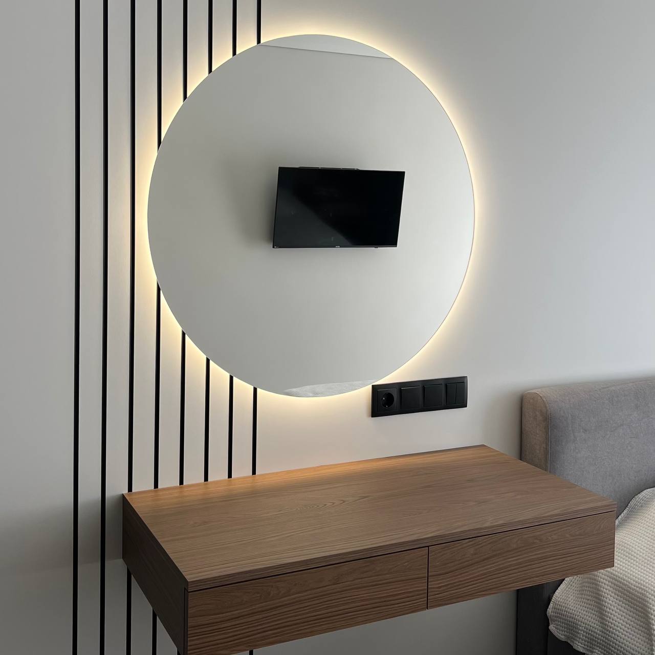 Кругле дзеркало CIRCLE з фоновою підсвіткою/289