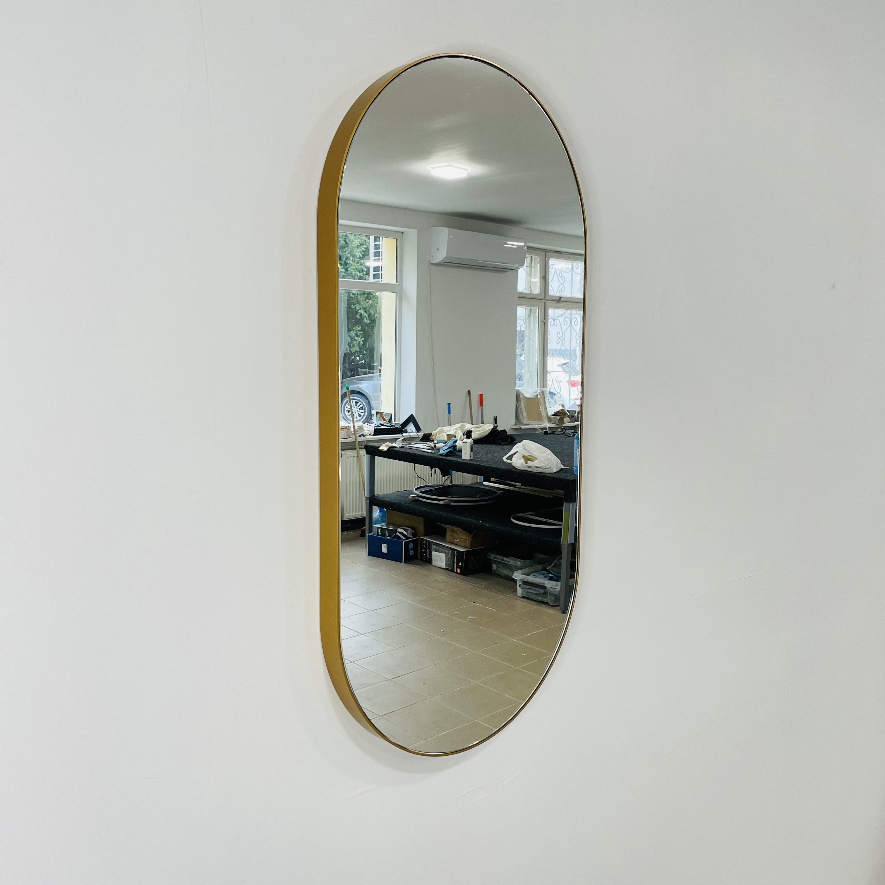 zerkala.lviv | Овальне дзеркало STADIUM у золотому кольорі металевій рамі